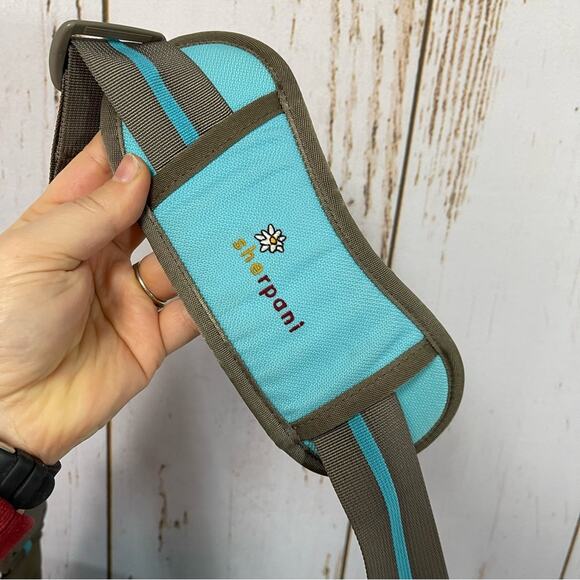 Sherpani Laptop Messenger Bag. In excellent used condition! - Picture 4 of 11